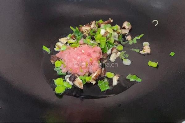香菇肉末拌面的做法图解2