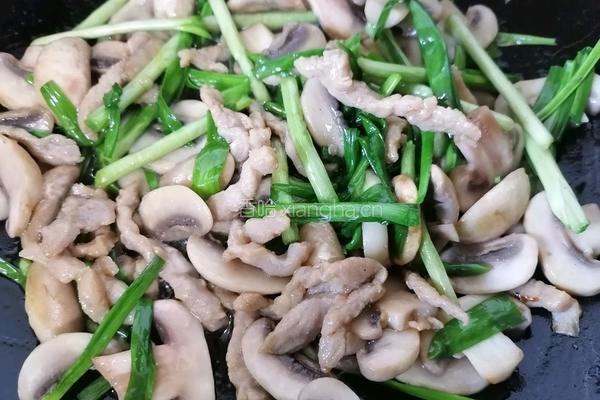 蘑菇炒肉的做法图解9
