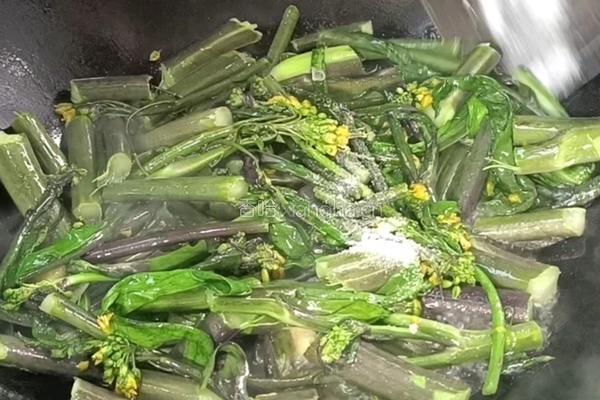 醋溜红菜苔的做法图解5