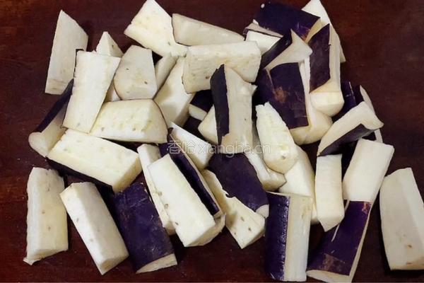 红烧茄子的做法图解1