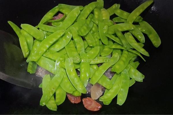 荷兰豆炒腊肠的做法图解4