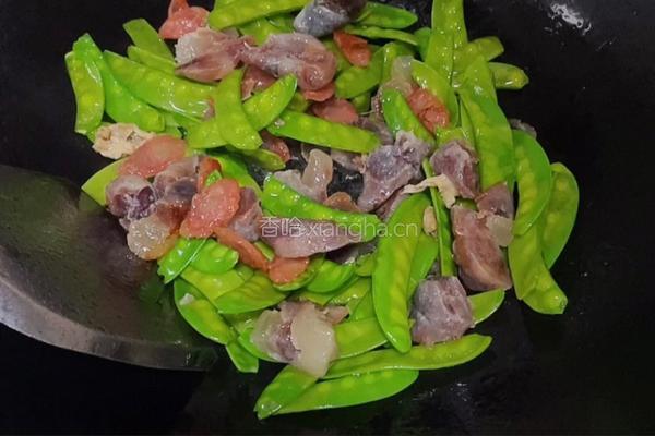 荷兰豆炒腊肠的做法图解5