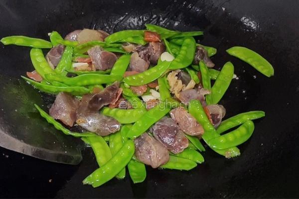 荷兰豆炒腊肠的做法图解8