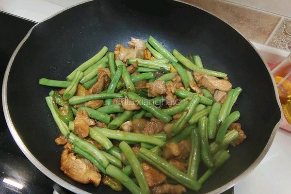 豆角焖卷子的做法图解7