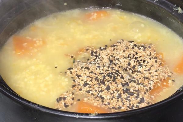 芝麻南瓜小米粥的做法图解7