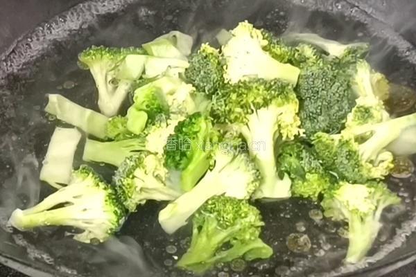 茄汁西兰花的做法图解4