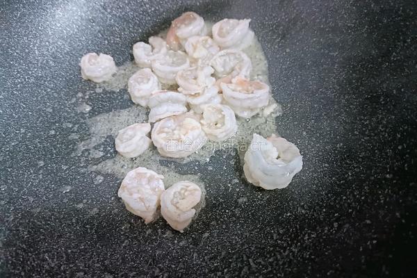百合大虾炒西芹的做法图解10