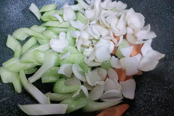 百合大虾炒西芹的做法图解11
