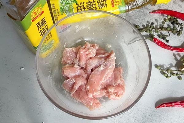 藤椒肉片的做法图解1
