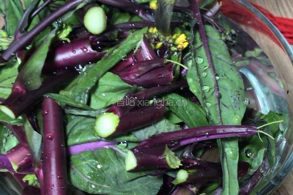 腊肉炒菜苔的做法图解1