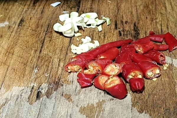 香肠炒黄瓜的做法图解3
