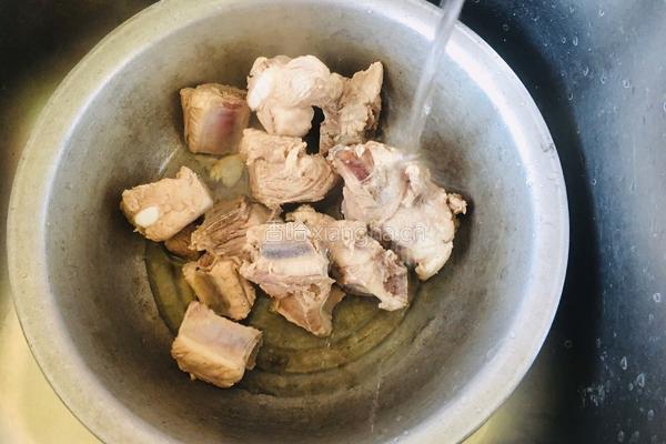 排骨炖酸菜的做法图解5