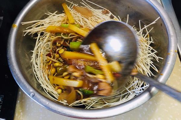 黄豆芽芹菜土豆卤面的做法图解11