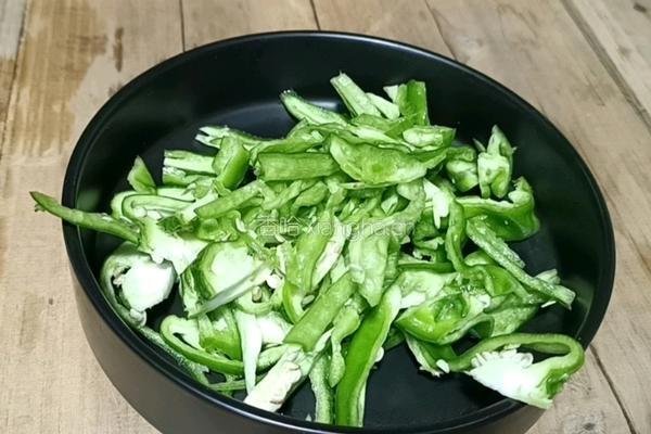 青椒肉丝的做法图解2