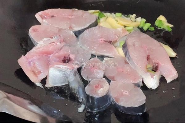 香焖马鲛鱼的做法图解4