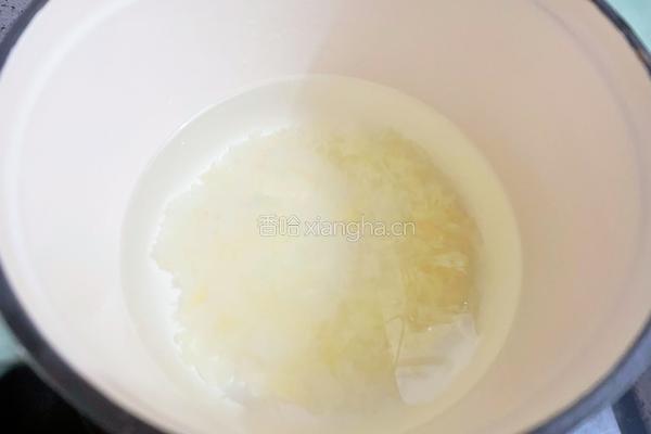 银耳奶冻的做法图解4