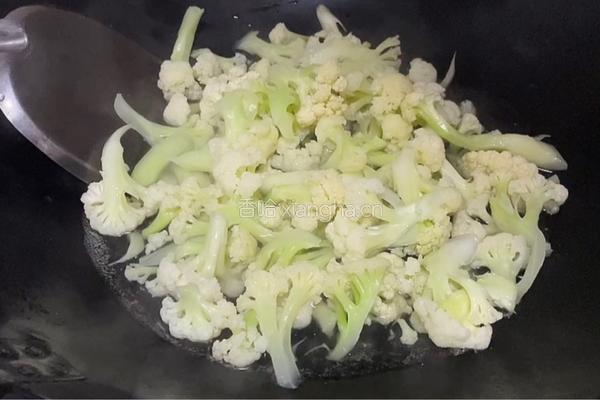 家常烧花菜的做法图解2