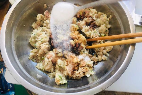 酸菜饺子的做法图解7