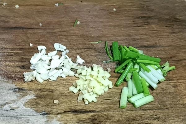 口蘑豆腐炖白菜的做法图解4