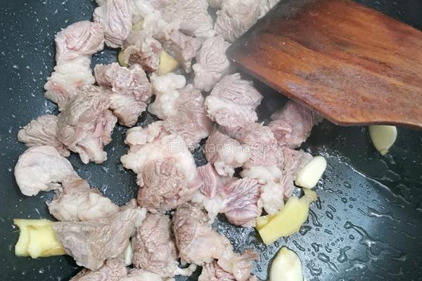 萝卜牛腩的做法图解1