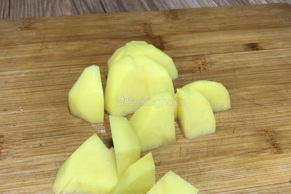 土豆烧鸡腿的做法图解2