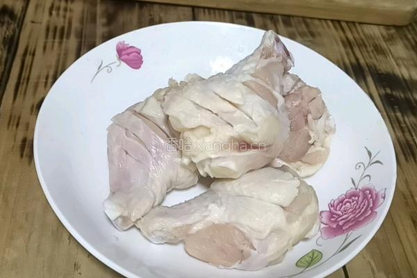 鸡腿烧萝卜的做法图解1