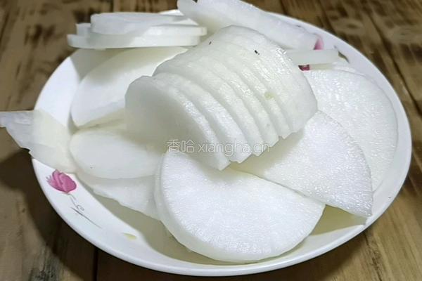 酱油肉炒萝卜片的做法图解2