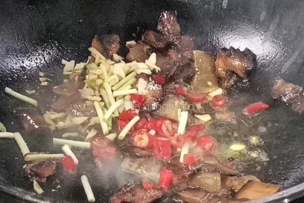 酱油肉炒萝卜片的做法图解5