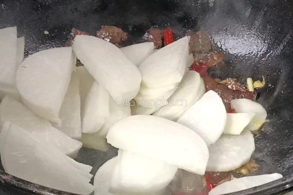 酱油肉炒萝卜片的做法图解6
