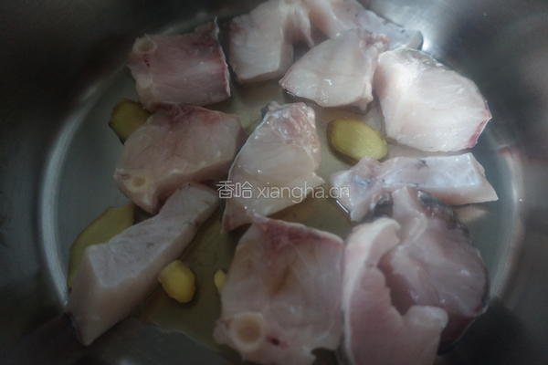 崇明绿皮茄子炖鱼的做法图解4