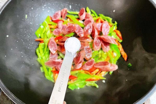 尖椒炒腊肠的做法图解9