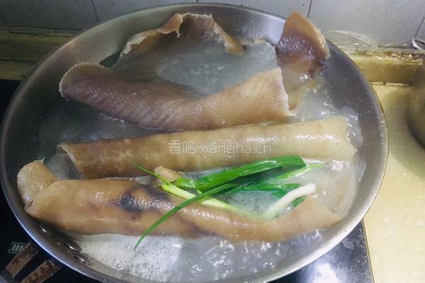 节日凉拌菜——原汁皮冻的做法图解2