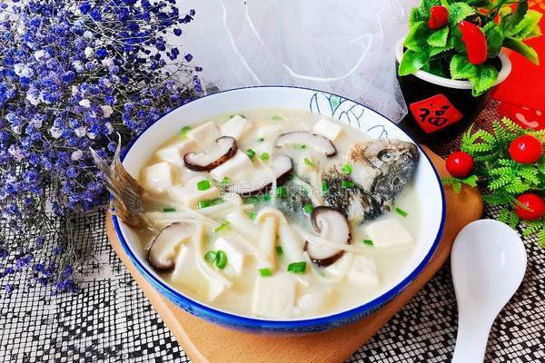 鲫鱼豆腐菌菇汤的做法图解11