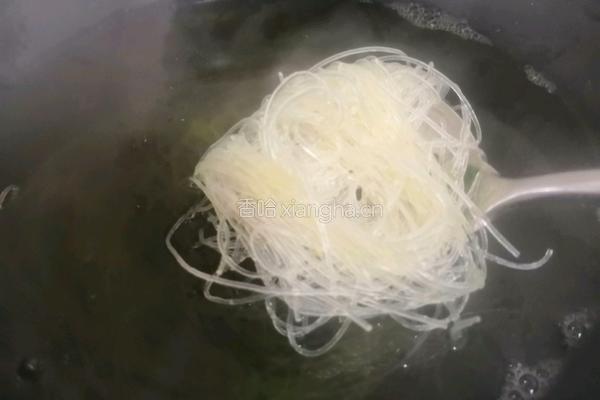 粉丝鸡蛋拌菠菜的做法图解3