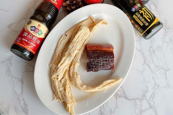 腐竹蒸腊肉的做法图解1