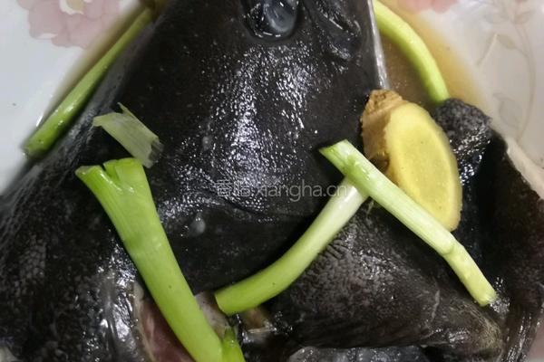 清蒸鸦片鱼头的做法图解1