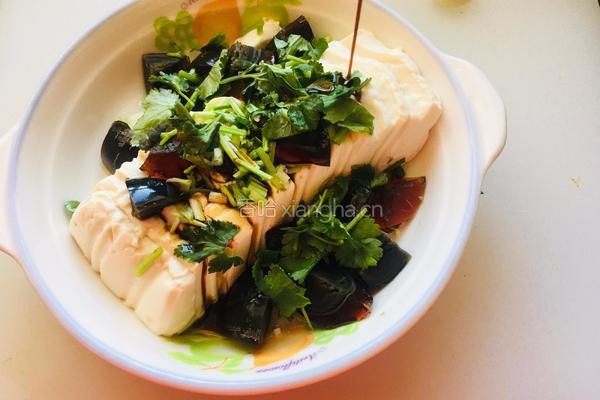 节日凉拌菜——新版皮蛋豆腐的做法图解6