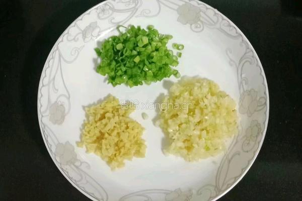五花肉蒸土豆的做法图解1