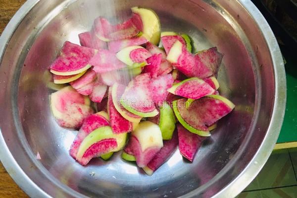 节日凉拌菜——糖醋心里美的做法图解2