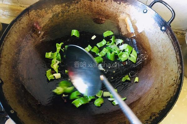 节日热菜——清炒藕丁的做法图解3