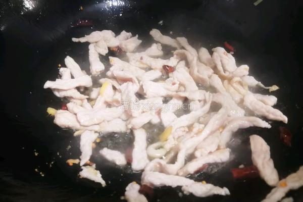 芹菜炒肉的做法图解3