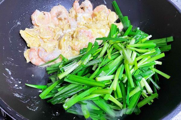 虾仁鸡蛋炒韭菜的做法图解8
