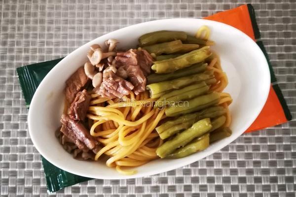 红烧牛肉豆角焖面的做法图解6