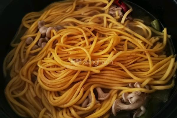 红烧牛肉豆角焖面的做法图解4