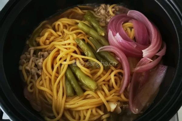 红烧牛肉豆角焖面的做法图解5