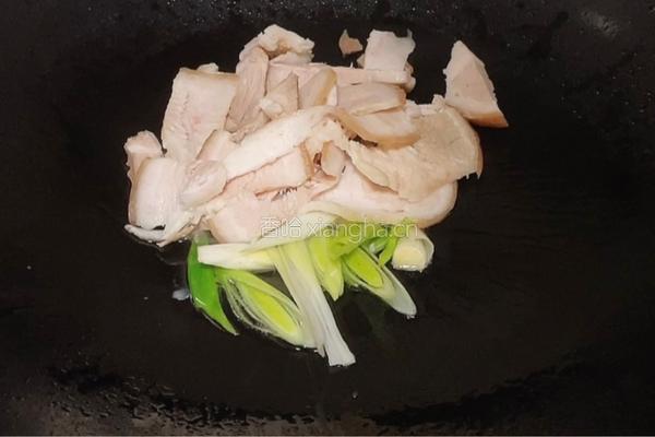 五花肉炒扁豆的做法图解4