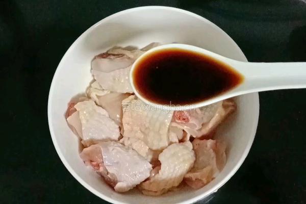 板栗蒸鸡腿的做法图解3