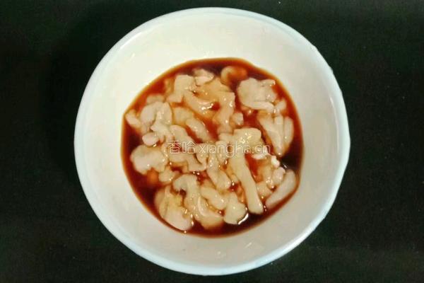 小米鸡肉蔬菜粥的做法图解1