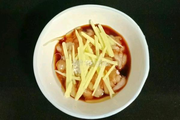 小米鸡肉蔬菜粥的做法图解3