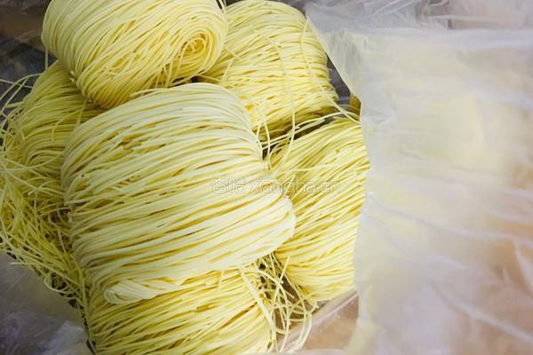 骨汤竹升面的做法图解1